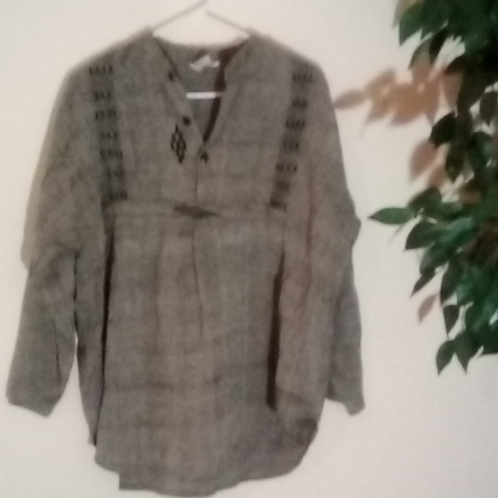 Market Place Gray Tunic. Empowerment Program